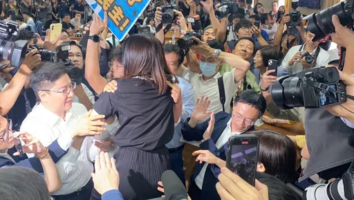 不只陳玉珍像土匪!黃捷再酸徐巧芯「耍小人招」:不要當半獸人