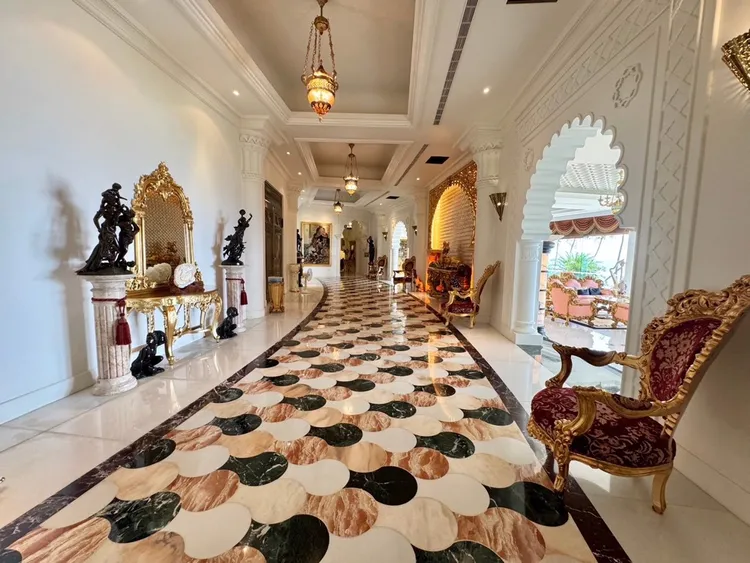 內部裝潢相當豪奢，有中東富豪感。業者提供