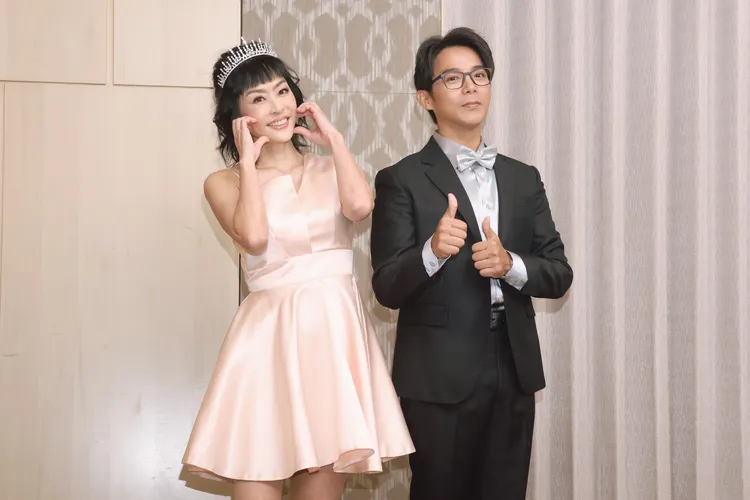 唐玲（左）感謝同門師兄陳子強特別從花蓮回台北主持活動。彭欣偉攝