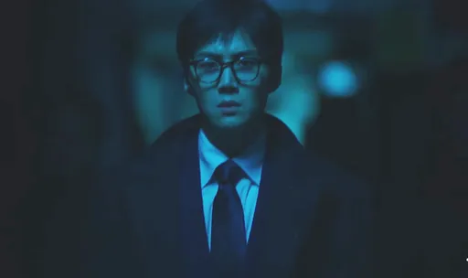 金宣虎戴眼鏡飆戲車勝元搶病毒　《暴君》變臉邪笑展反差演技