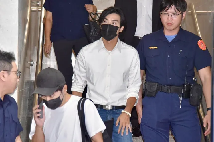 賀軍翔被女荷官控涉嫌性侵案，2小時應訊後離開北檢，強調「沒有做不禮貌的事」。特勤中心攝