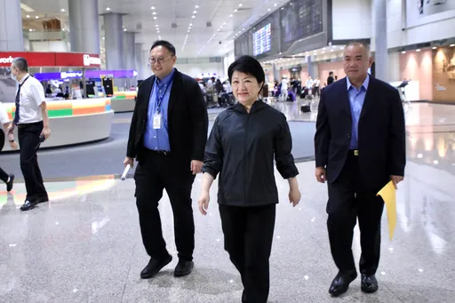 訪美5小時急返台 機上決定台中停班課!盧秀燕:盼跟市民同在