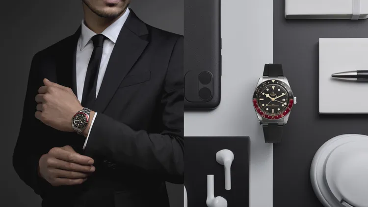 帝舵Black Bay 58 GMT腕錶，39mm，磨光及磨砂不銹鋼錶殼，黑色錶面，不銹鋼三鏈節「鉚釘」錶帶，原廠MT5450-U型機芯，動力儲存65小時，防水深度200米，14萬7000元。品牌提供