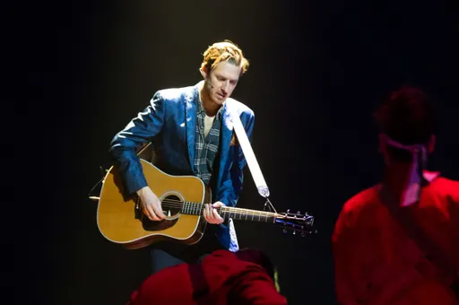 音樂劇《Once,愛是唯一》首度來台 男女主角喜收台灣好物藍白拖