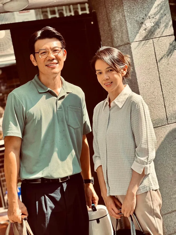 林美貞（右）和陳志強合拍大愛《生命的麥田》。翻攝林美貞臉書