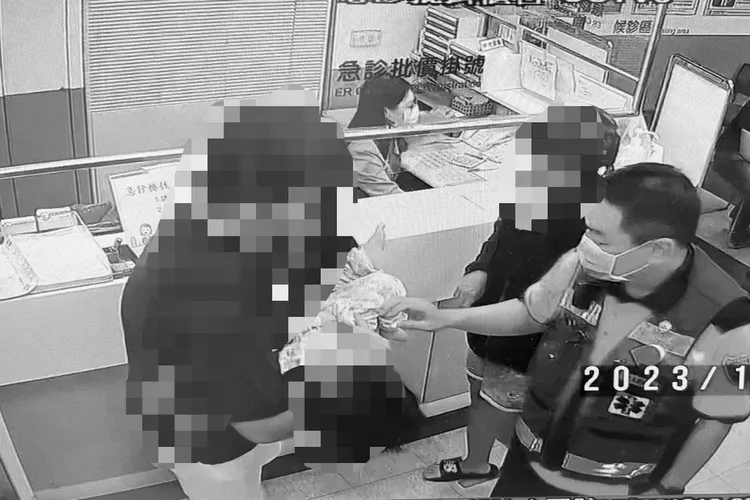 男童癱軟無意識，經急救仍不治。翻攝照片