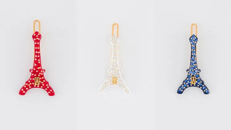 巴黎鐵塔豆扣夾，各6400元。品牌提供