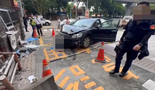 三峽孕婦駕車暴衝畫面曝光! 急診室車道撞飛2路人重傷搶救中