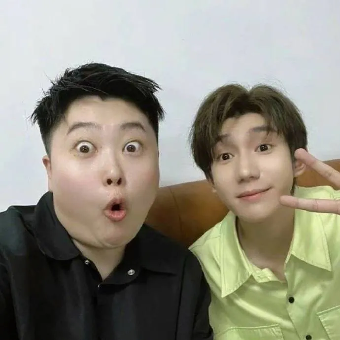 李璇（左）跟王源交情很好。翻攝扒圈小記微博