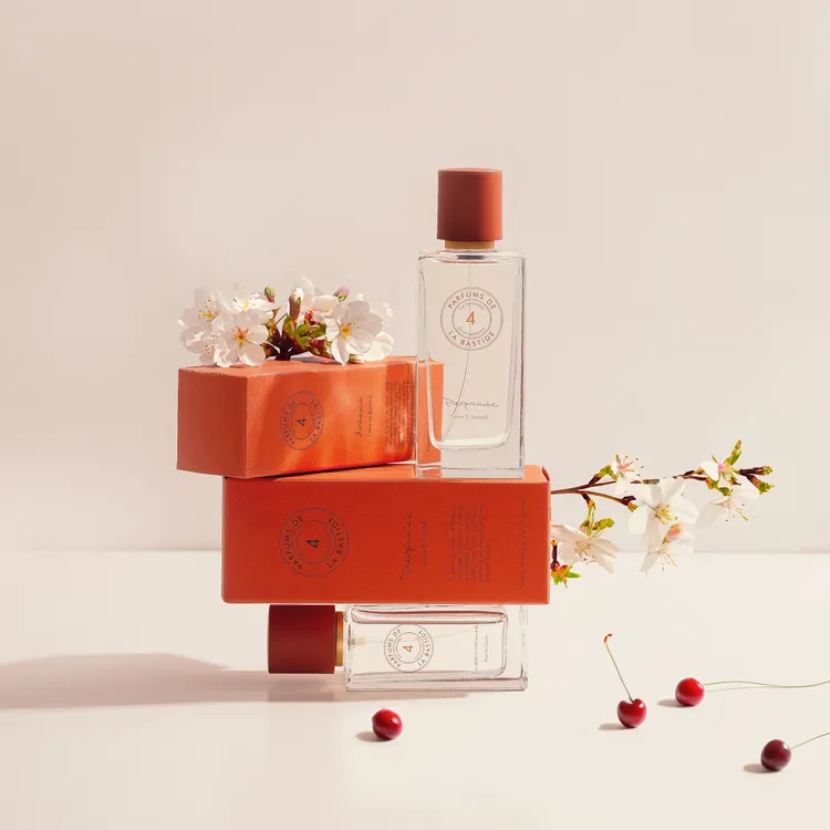 香墅旅程呂貝宏櫻桃花香水香水，由佛手柑、櫻桃、葡萄柚展開，並帶入綠色梨子，融合白色琥珀、麝香與陽光香調，50ml／2880元、100ml／3980元。品牌提供
