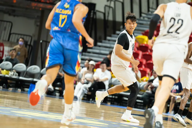 魔獸對呂蔡瑜倫不回應表示失望，事後得知對方聽不懂也欣然釋懷。TAT提供