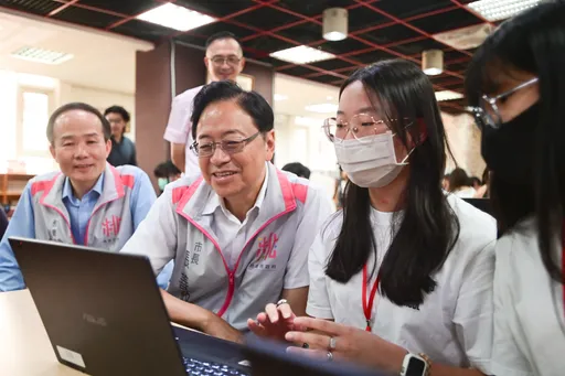 桃園高中生國際科技夏令營探索AI應用　張善政勉勵學子培養國際素養