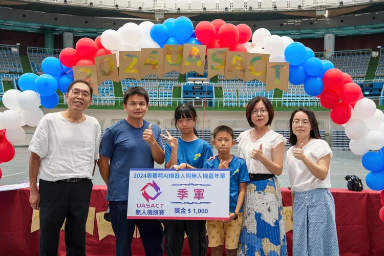 朱品頤、盧裔潔獲得季軍。教育局提供