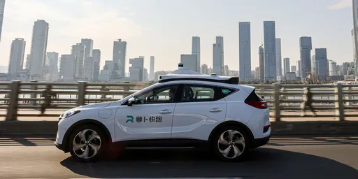 AI來搶工作了!中國無人駕駛計程車「蘿蔔快跑」24小時服務訂單爆量 運將人人自危