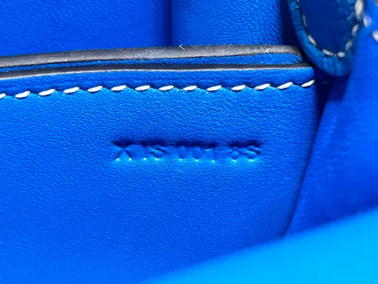 仿冒名牌包上面還有原廠刻印。警方提供