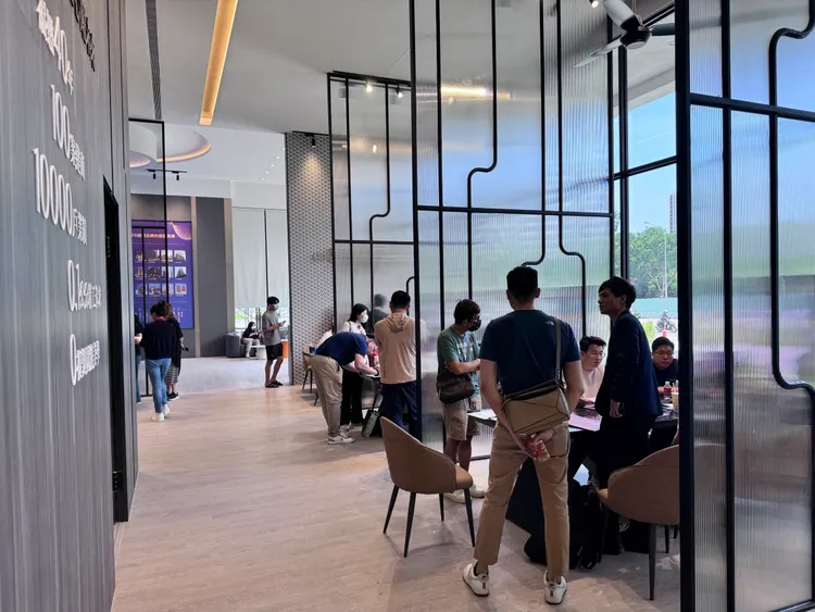 福懋建設兩場個案吸引大量人潮，近期網路上傳出有不肖分子在轉售，福懋建設指出，公司嚴禁違法行為。資料照片