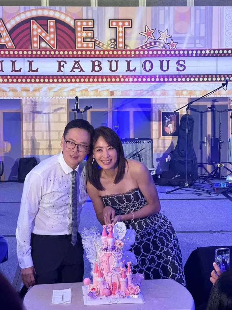 賈永婕與老公恩愛切蛋糕。翻攝郁方臉書