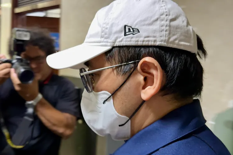 黃子佼沉寂1年後，臉頰明顯變圓，雙下巴快和脖子連成一線。特勤中心攝