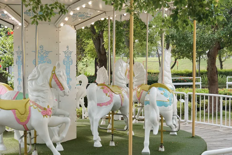 有嘉義最美親子飯店之稱的「新悅花園酒店」飯店內有專屬的旋轉木馬。S.H.攝