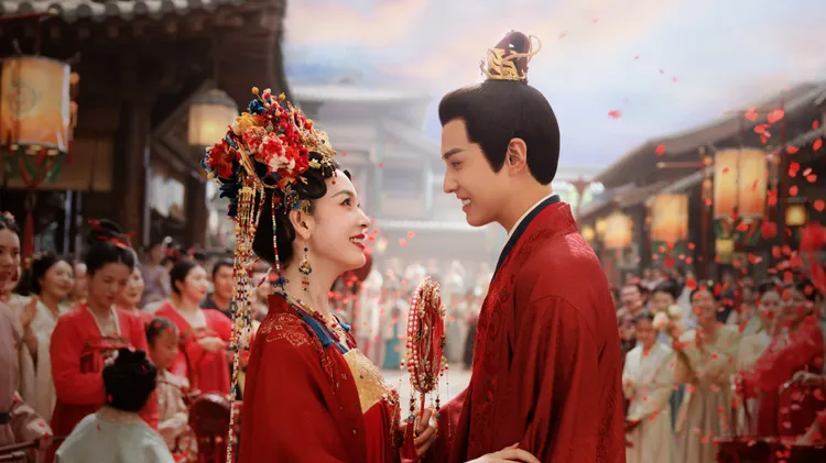 飾演羅雲熙妹妹的陳瑤（左）和古子成在還沒開始演就害羞，拍吻戲時吻到2人都笑得合不攏嘴。iQIYI國際站提供