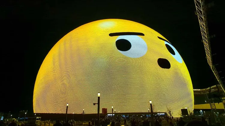 位於拉斯維加斯的球體秀Sphere，立體半圓形的外觀不斷播放多變的影片。業者提供