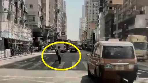 行人地獄?計程車未禮讓行人 撞飛日本女遊客影片曝光
