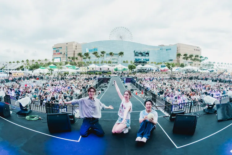 告五人在港都帶來精彩的演出，還不忘跟滿場的「哈瓜」大合照。寬寬整合行銷提供