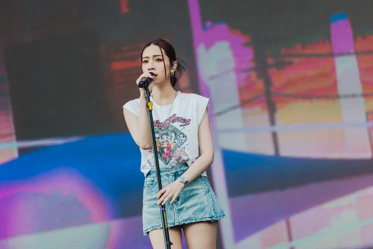 女主唱犬青深受不少粉絲喜愛。寬寬整合行銷提供