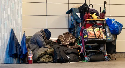 回收嬤捧千萬現金買房!網秒共鳴見驚人背景嚇壞:一堆隱形老富人