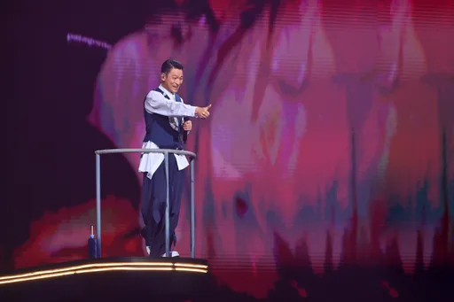 劉德華巡演升降舞台一角被壓碎　他先走一步逃過一劫