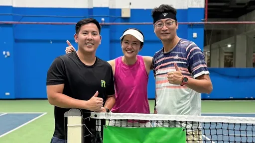 《麻辣鮮師》回台放暑假　「童老師」賈欣惠一家去打網球近況曝光