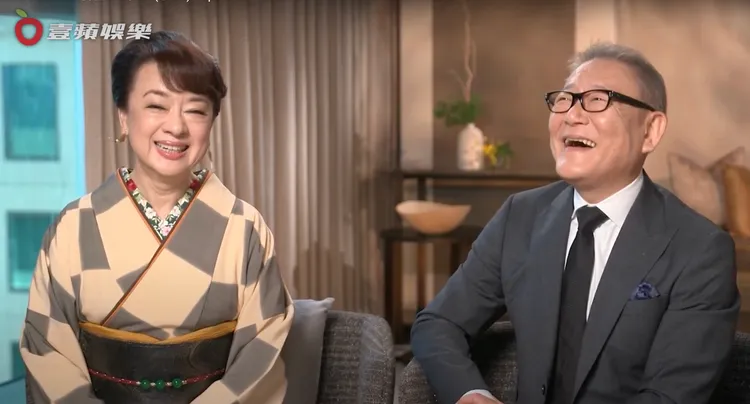 兩位國寶級巨星翁倩玉（左）與國村隼受訪時親和有魅力，不時開懷大笑。
