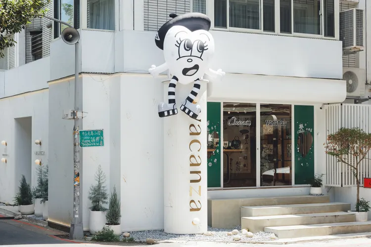 店門口還矗立著大型Don't touch君氣球。品牌提供