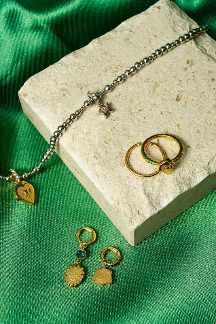 作品處處可見Chocomoo經典的愛心角色「Don't touch君」。品牌提供