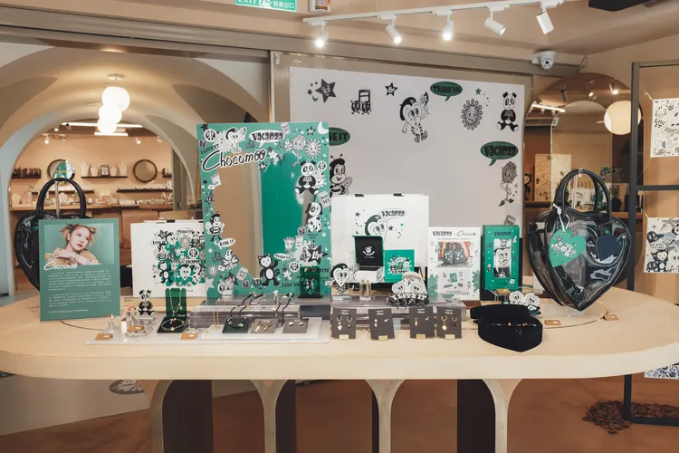 全系列聯名新作在vacanza lab.假期中山實驗店都可以入手。品牌提供