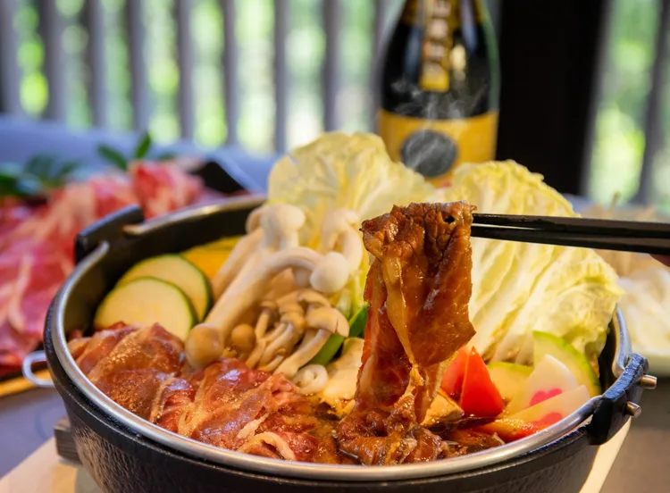 晚餐部分首選推薦全新推出的「日光璽舞」壽喜燒。綠舞提供