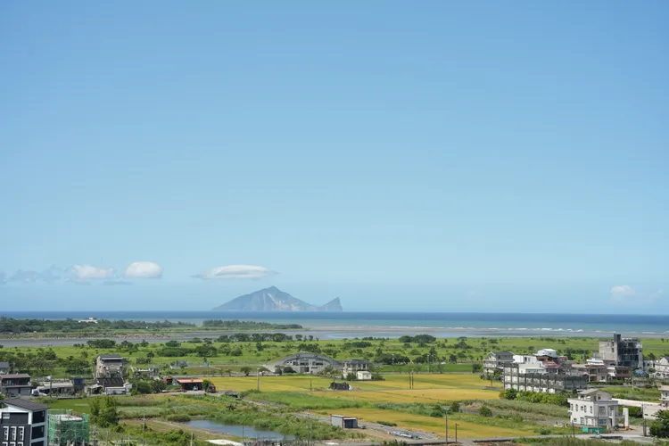天氣好的時候從飯店客房內就可欣賞到宜蘭地標「龜山島」。S.H.攝