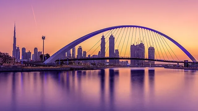 如果要使用這項特別優惠，須於抵達杜拜前至少96小時提出申請。阿聯酋航空提供