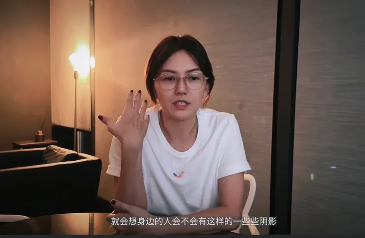 孫燕姿拍攝影片分享近況。翻攝孫燕姿臉書影片截圖