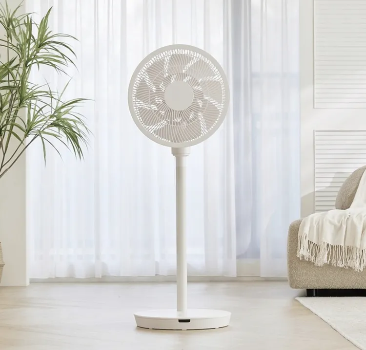 環球購物中心中和店推Beutii「ARTISAN 14吋3D雙層節能風扇」原價4,990元、會員優惠價4,590元。