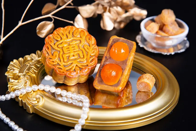台北萬豪酒店「詠月璀璨」廣式手工月餅禮盒_XO醬雙蛋黃月餅。業者提供
