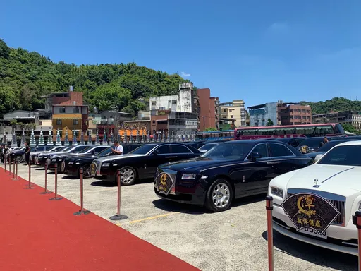 天道盟領袖吳桐潭告別式!上億勞斯萊斯一字排開 700名警力到場戒備