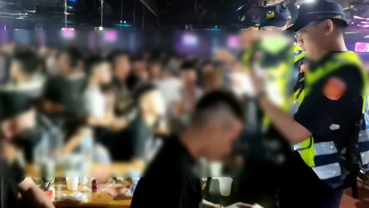 桃園警方擴大臨檢。桃園警分局提供