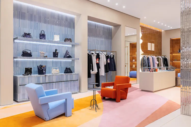 LOEWE高雄漢神巨蛋專門店。品牌提供