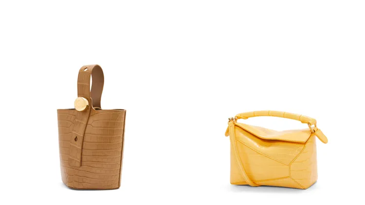 LOEWE Pebble Bucket橡木色鱷魚皮肩背提包（左）57萬5000元、Pebble Bucket黃色鱷魚皮肩背提包（右）57萬5000元