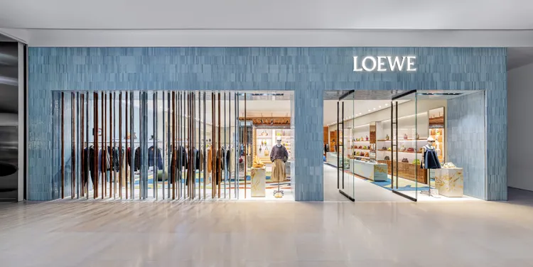 LOEWE高雄漢神巨蛋專門店。品牌提供