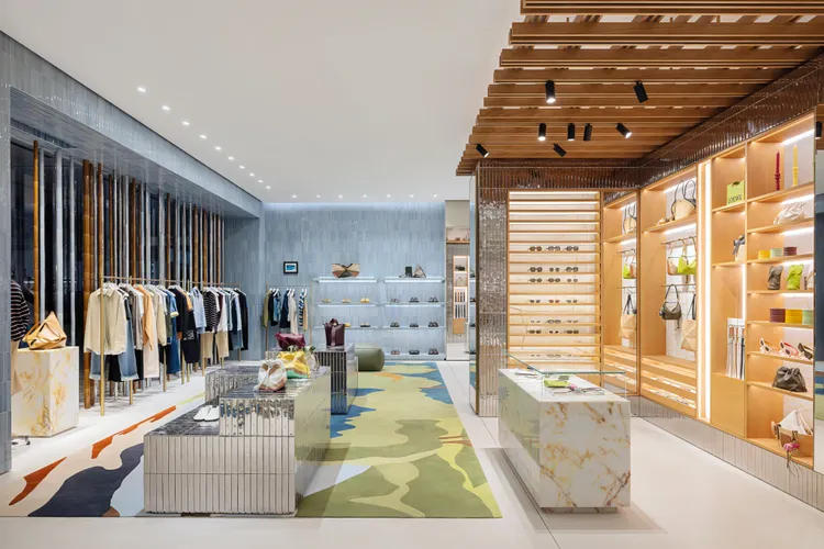 LOEWE高雄漢神巨蛋專門店。品牌提供