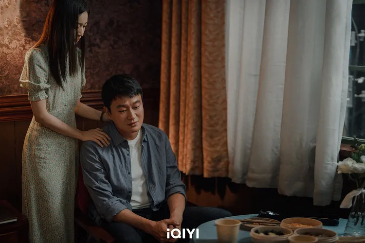 佟大為（右）劇中作為令人不齒。愛奇藝國際站提供