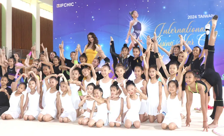 瑞莎和學員們。彭欣偉攝