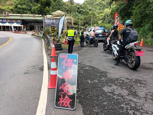 暑假首個周末到來!新北警北宜抓「山道猴」 改車、無牌照、無照駕駛都來了